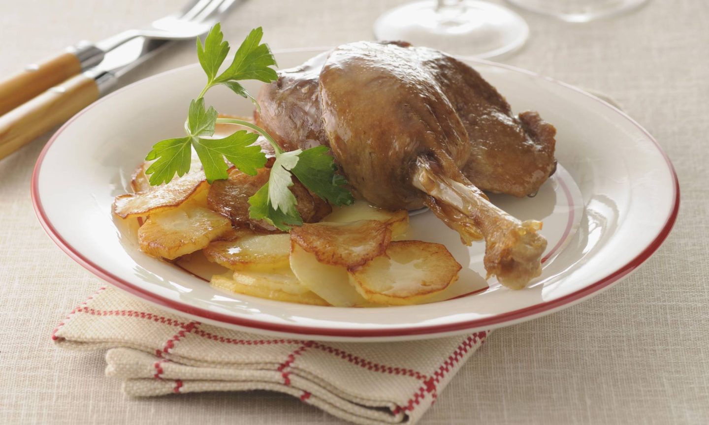 What Are The Best Side Dishes To Serve With Duck Confit?